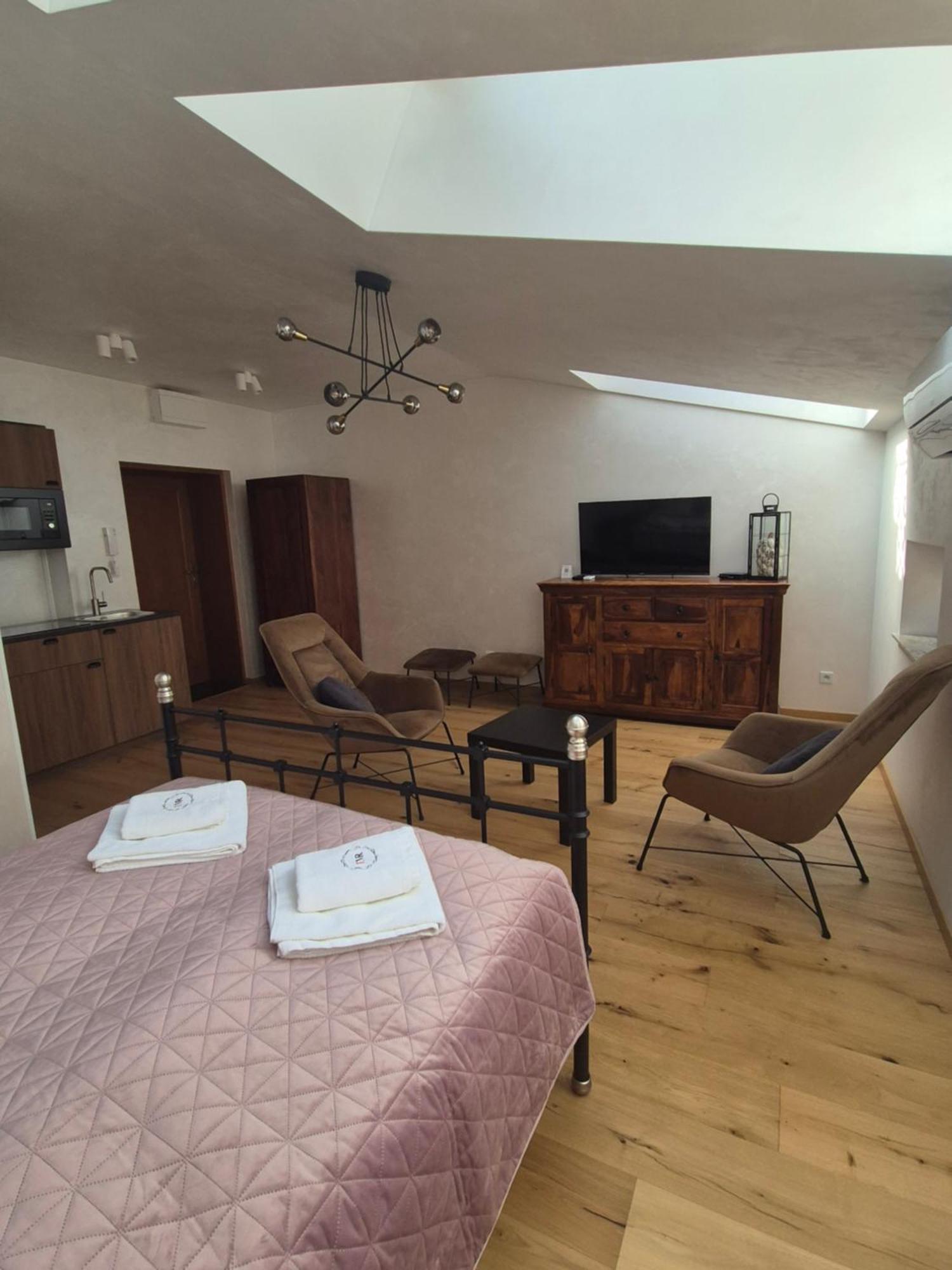 Aparthotel Miodowa 25 Краков Экстерьер фото