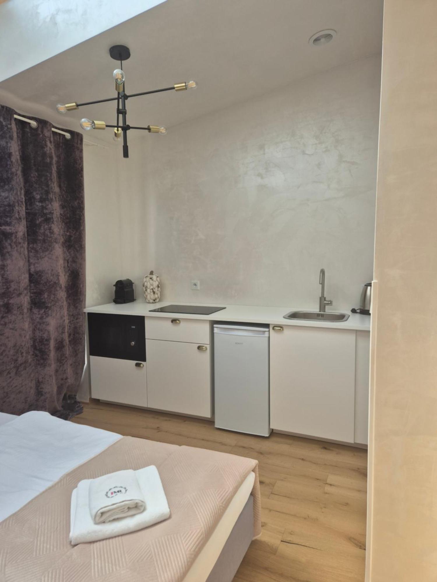 Aparthotel Miodowa 25 Краков Экстерьер фото