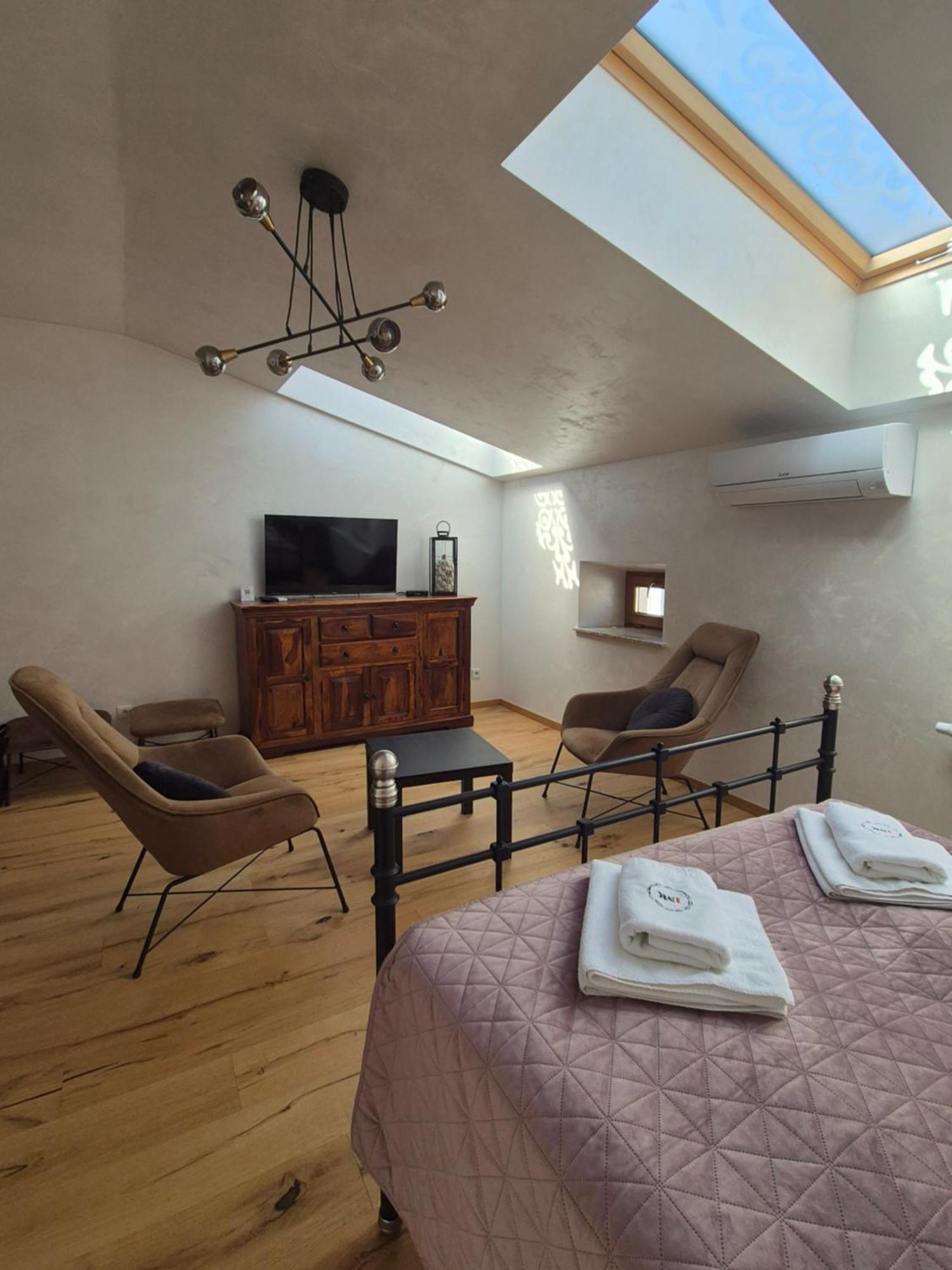 Aparthotel Miodowa 25 Краков Экстерьер фото
